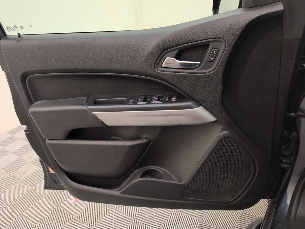 Used 2020 Chevrolet Colorado LT RWD image 29