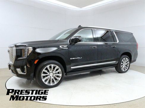 Used 2021 GMC Yukon XL Denali w/ Denali Ultimate Package image 3