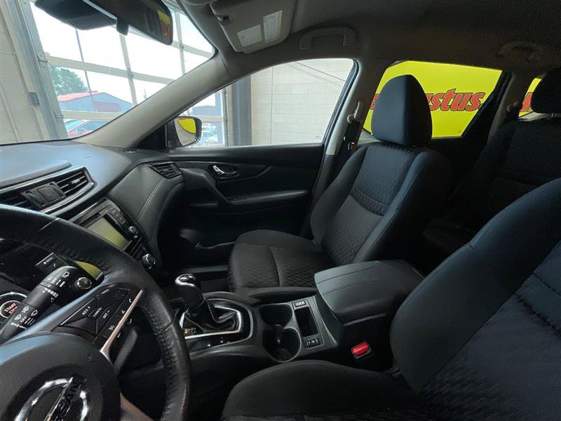 Used 2020 Nissan Rogue SV FWD image 12