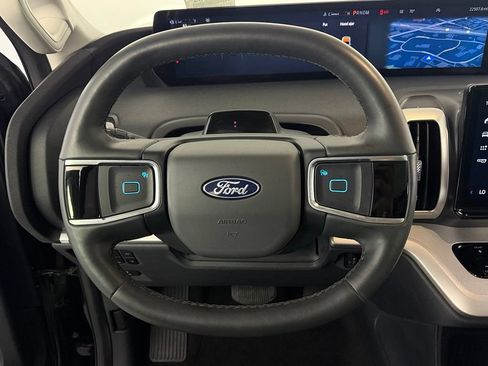 Used 2025 Ford Expedition Active AWD/4WD image 11