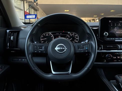 Used 2025 Nissan Pathfinder SV AWD/4WD image 36