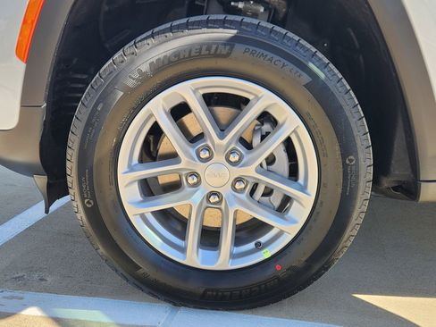 New 2026 Jeep Grand Cherokee Laredo image 12