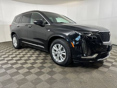 Used 2024 Cadillac XT6 Luxury image 2
