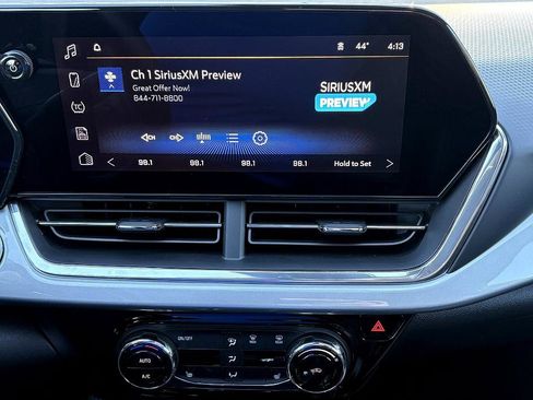 Used 2025 Chevrolet Trax LT w/ Driver Confidence Package image 22