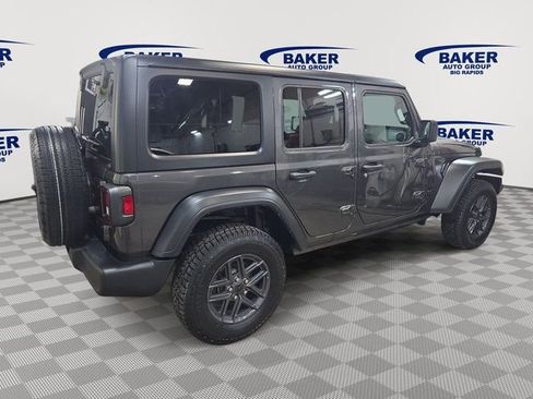 Used 2024 Jeep Wrangler Sport S image 6
