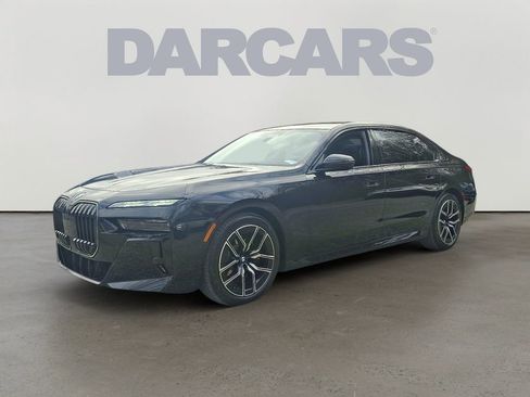 Used 2025 BMW 760i xDrive w/ Executive Package image 3