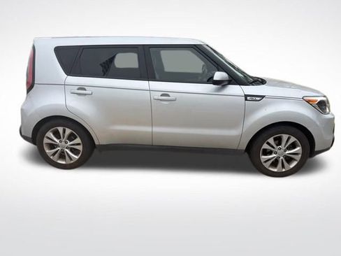 Used 2016 Kia Soul + image 8