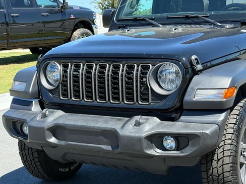 Used 2024 Jeep Wrangler Unlimited Sport AWD/4WD image 9