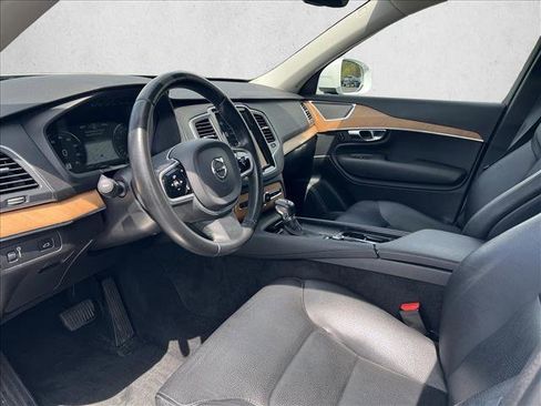 Used 2021 Volvo XC90 T6 Momentum image 9