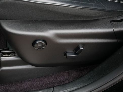 Used 2017 Jeep Grand Cherokee Overland w/ Jeep Active Safety Group image 15