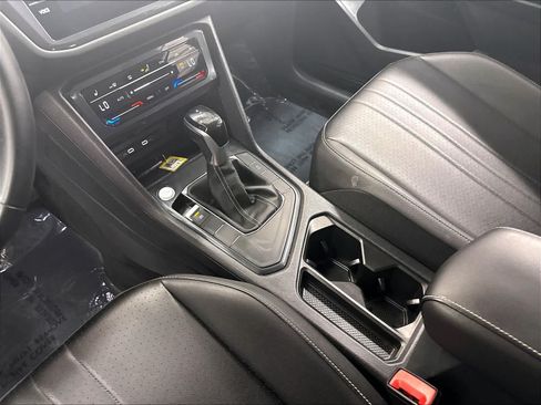 Used 2023 Volkswagen Tiguan SE FWD image 21