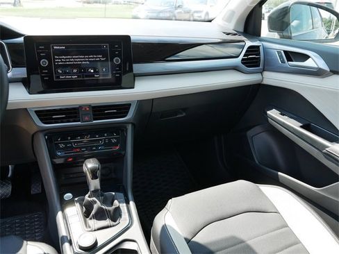 New 2025 Volkswagen Taos SEL image 10