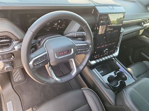 Used 2025 GMC Yukon Elevation RWD image 10