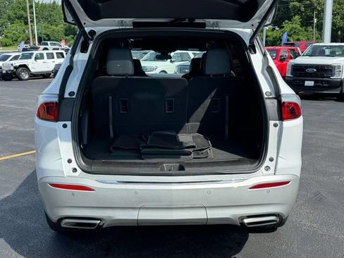 Used 2024 Buick Enclave Essence FWD image 5