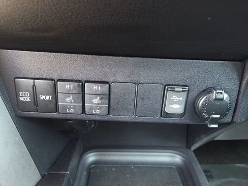Used 2018 Toyota RAV4 Limited w/ Carpet Mat Package FWD image 26