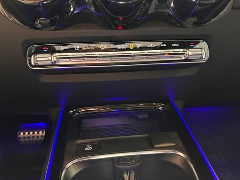 Used 2024 Mercedes-Benz GLB 250 4MATIC image 25