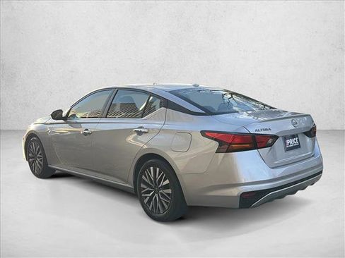 Used 2024 Nissan Altima 2.5 SV image 7