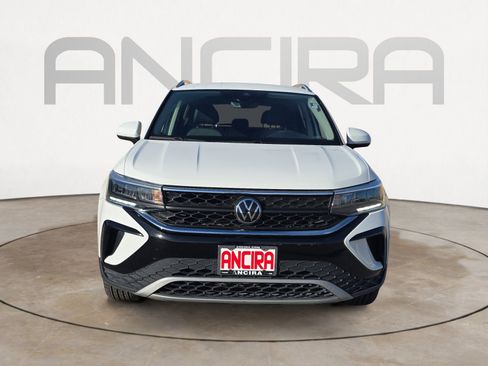 Certified 2024 Volkswagen Taos SE image 5