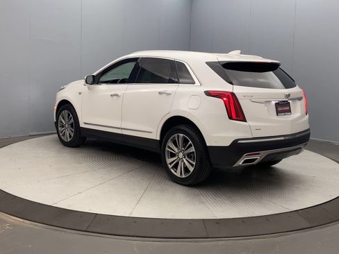 Used 2022 Cadillac XT5 Premium Luxury w/ Technology Package AWD/4WD image 3