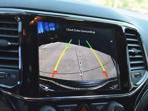 Used 2021 Jeep Grand Cherokee Limited image 22