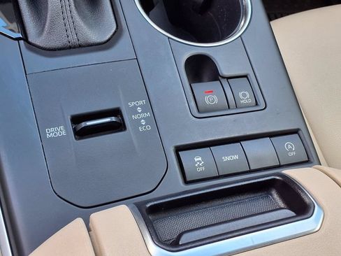 Used 2022 Toyota Highlander XLE FWD image 28