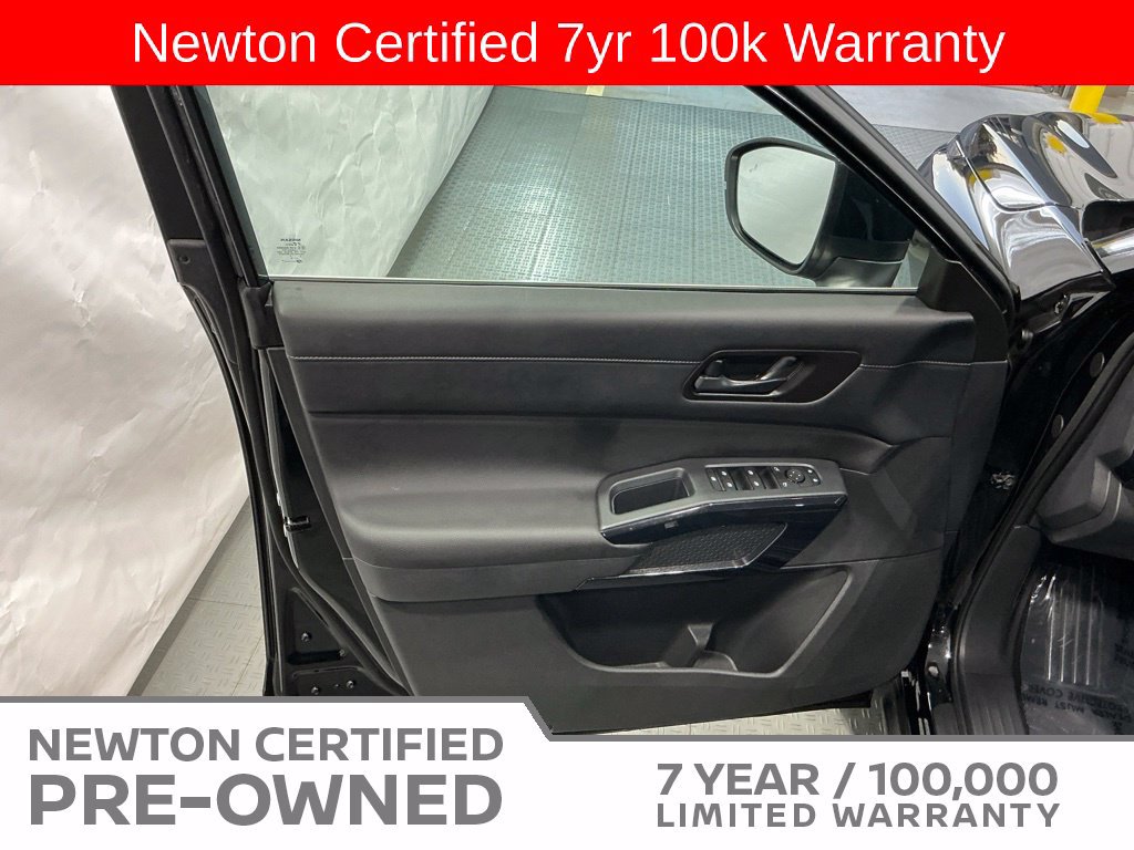 Used 2025 Nissan Pathfinder SV FWD image 38