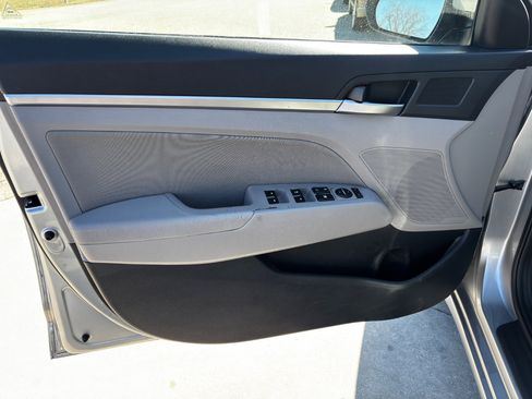 Used 2020 Hyundai Elantra SEL image 18