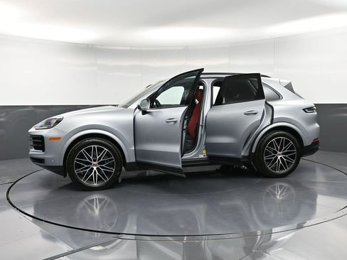 Certified 2025 Porsche Cayenne image 36