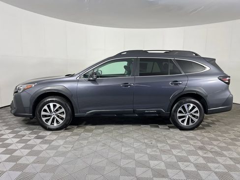 Used 2024 Subaru Outback Premium AWD/4WD image 9