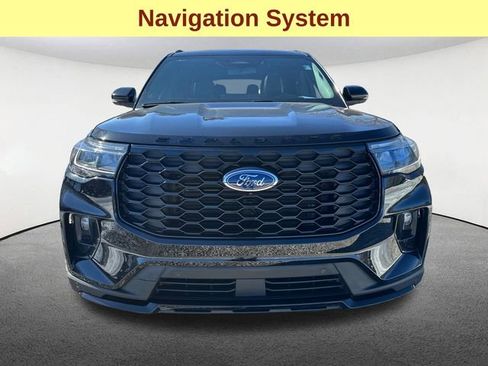 Used 2025 Ford Explorer ST-Line w/ Premium Package image 4
