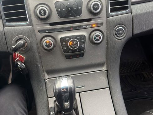 Used 2015 Ford Taurus SEL image 13