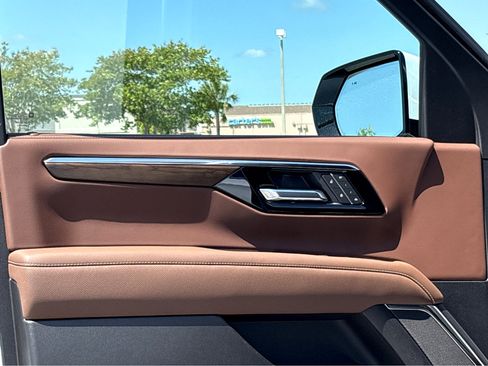 New 2026 Chevrolet Suburban High Country RWD image 9