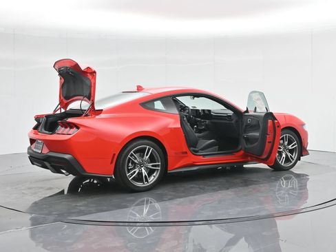 Used 2024 Ford Mustang Coupe RWD image 5
