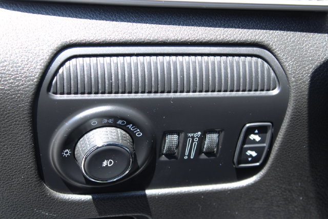 Used 2024 Jeep Wagoneer L Series II w/ Flexible Seating Group AWD/4WD image 13