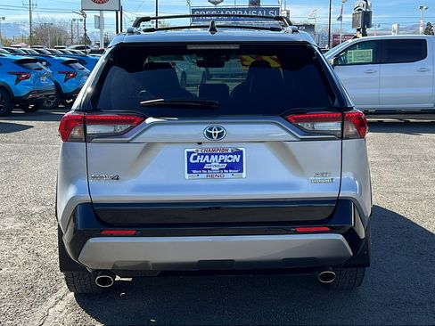 Used 2022 Toyota RAV4 XSE AWD/4WD image 6