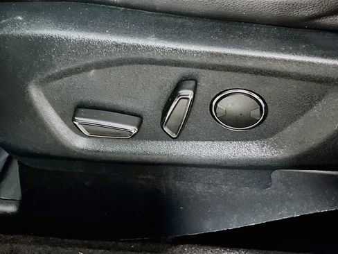 Used 2018 Ford Explorer XLT w/ Equipment Group 202A AWD/4WD image 17