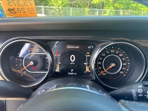 Used 2022 Jeep Wrangler Unlimited Sahara AWD/4WD image 2
