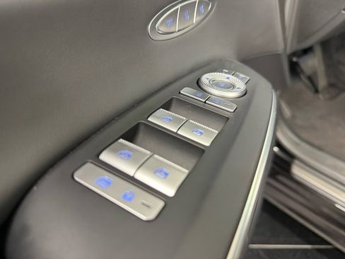 Used 2025 Genesis GV70 2.5T w/ Select Package image 13