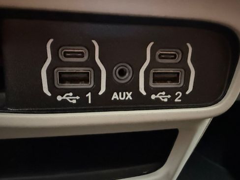 Used 2024 Chrysler Pacifica Touring-L FWD image 20
