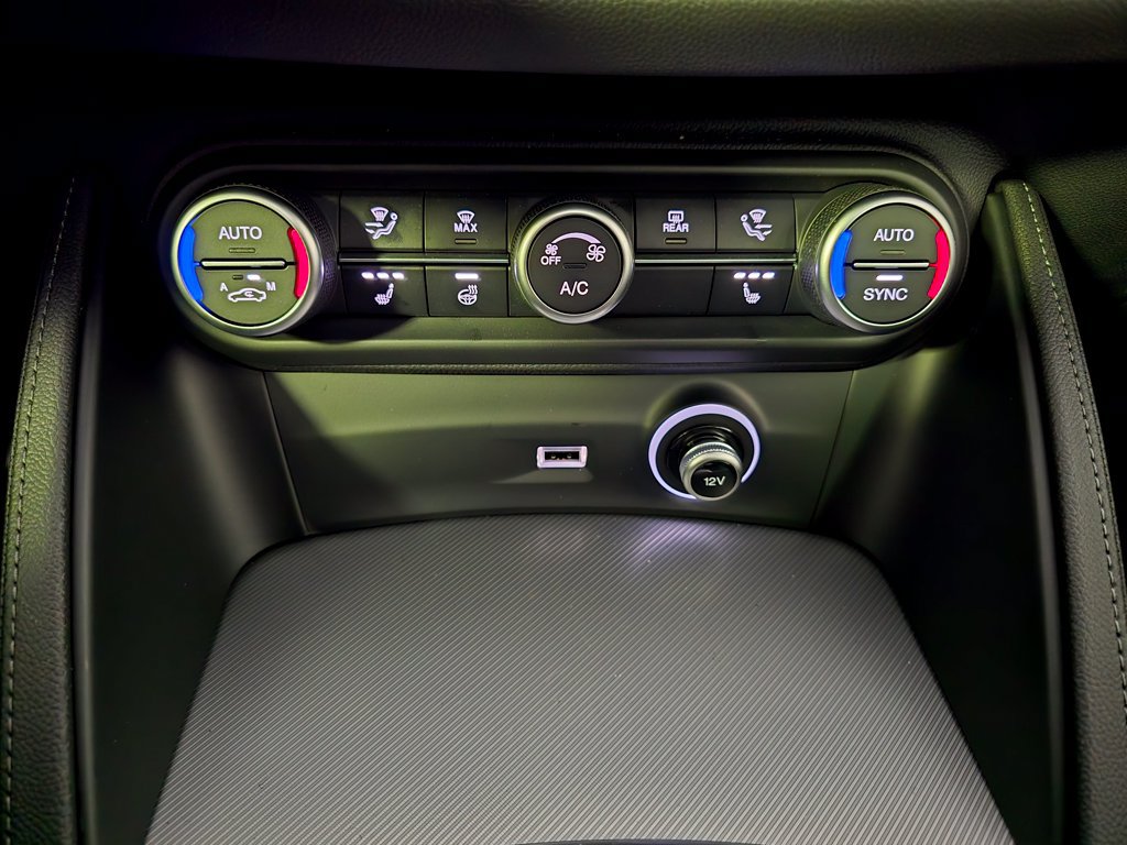 New 2025 Alfa Romeo Stelvio Sprint AWD/4WD image 15