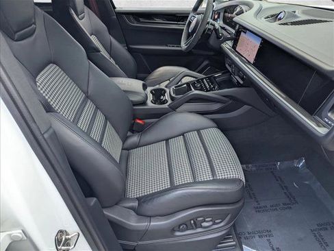 Used 2024 Porsche Cayenne Turbo AWD/4WD image 21