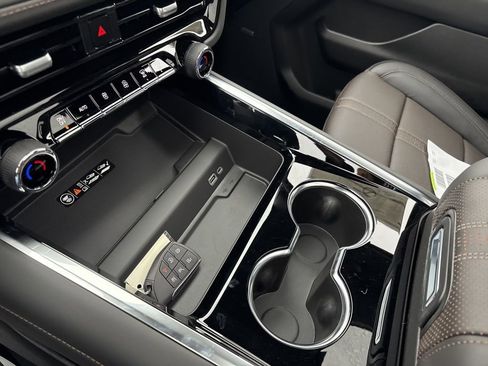 New 2026 Chevrolet Suburban High Country AWD/4WD image 28