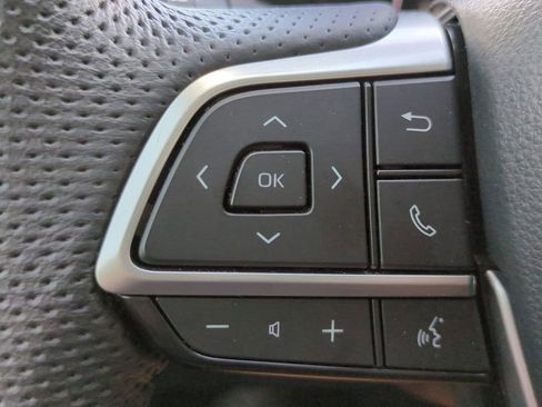 Used 2023 Toyota Sienna Limited image 24