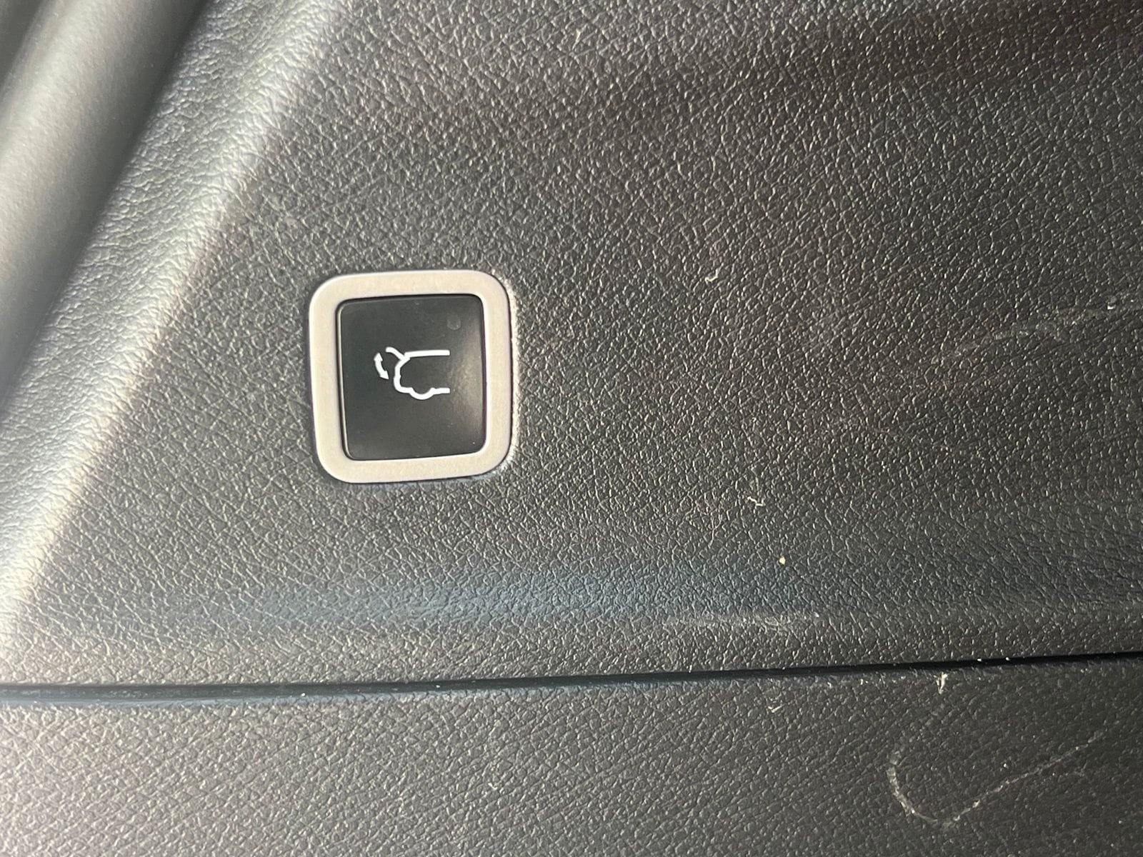 Used 2025 Chrysler Pacifica Limited FWD image 18