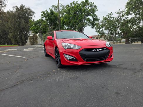 Used 2013 Hyundai Genesis 3.8 RWD image 3