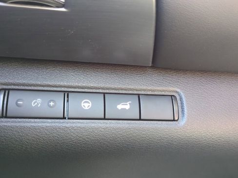 Used 2025 Nissan Pathfinder SL image 25