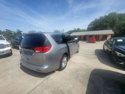 Used 2017 Chrysler Pacifica Touring w/ Tire & Wheel Group FWD image 25