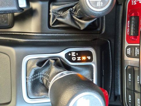 Certified 2025 Jeep Wrangler Unlimited Rubicon 4xe w/ Convenience Group AWD/4WD image 31