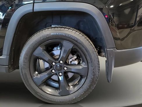 Used 2023 Jeep Grand Cherokee Altitude AWD/4WD image 32