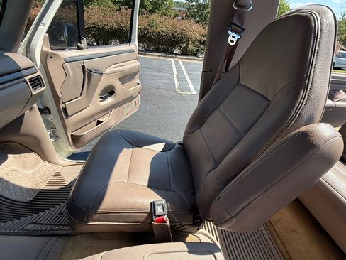 Used 1993 Ford Bronco Eddie Bauer image 18